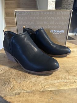 Women’s Shoes (Size 7.5) Dr. Scholl’s