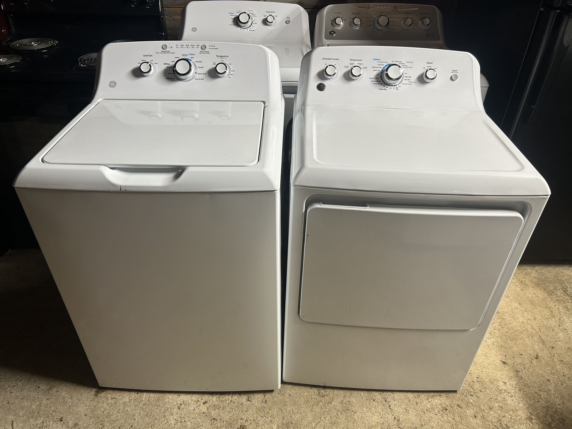 Set washer and dryer. GE washer 4.0cuftGE  dryer 7.0cu Ft