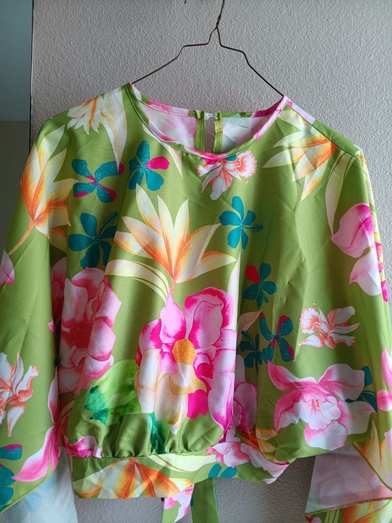 Women's SMALL Spring Blouse