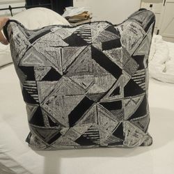 Set Of 4 Couch Pillows..new