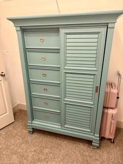 Chest/Armoire