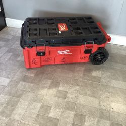 Milwaukee Packout 38” Rolling Tool Chest 