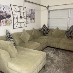 * Like New * Cindy Crawford 3pc Modular Sectional Sofa ( Free Delivery ) 