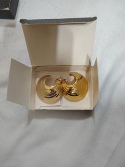 Gold-Tone Chunky Hoop Earrings Avon vintage 1990's