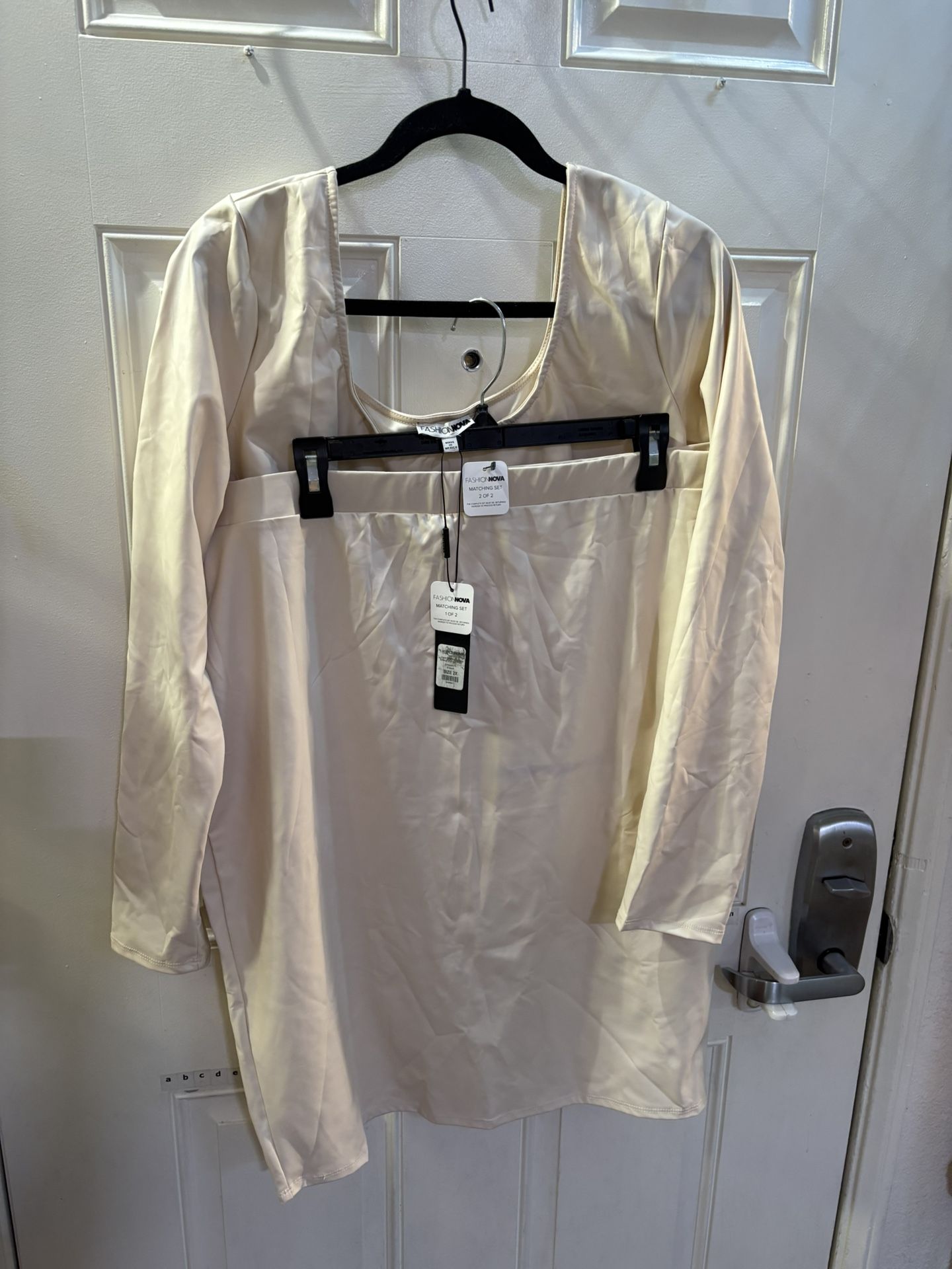 Fashion Nova satin two-piece mini skirt Size 16