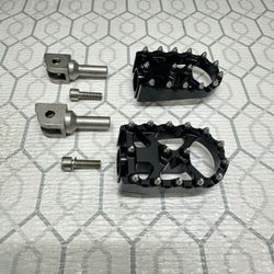 FLO MX Foot Pegs For Harley M8 Softail Models