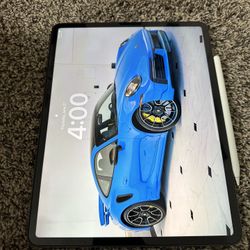 iPad 12.9 Inch 4th Gen 256gb W/keyboard /pen