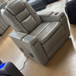 Amazing Power Recliner!!