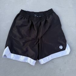Black and white Nike basketball shorts Y2K size XL