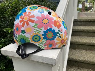 Nutcase girls bike helmet size M/L