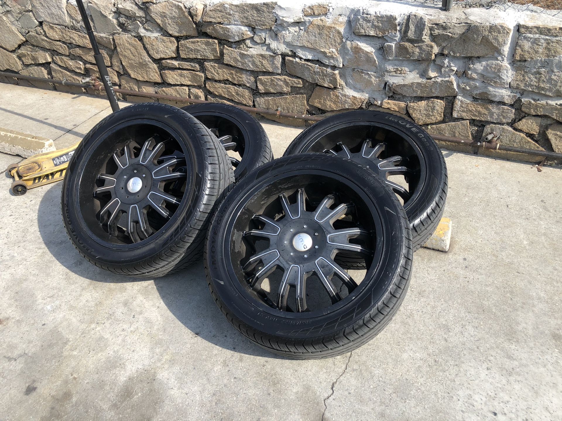 Black chrome 22 inch rims with tire suv