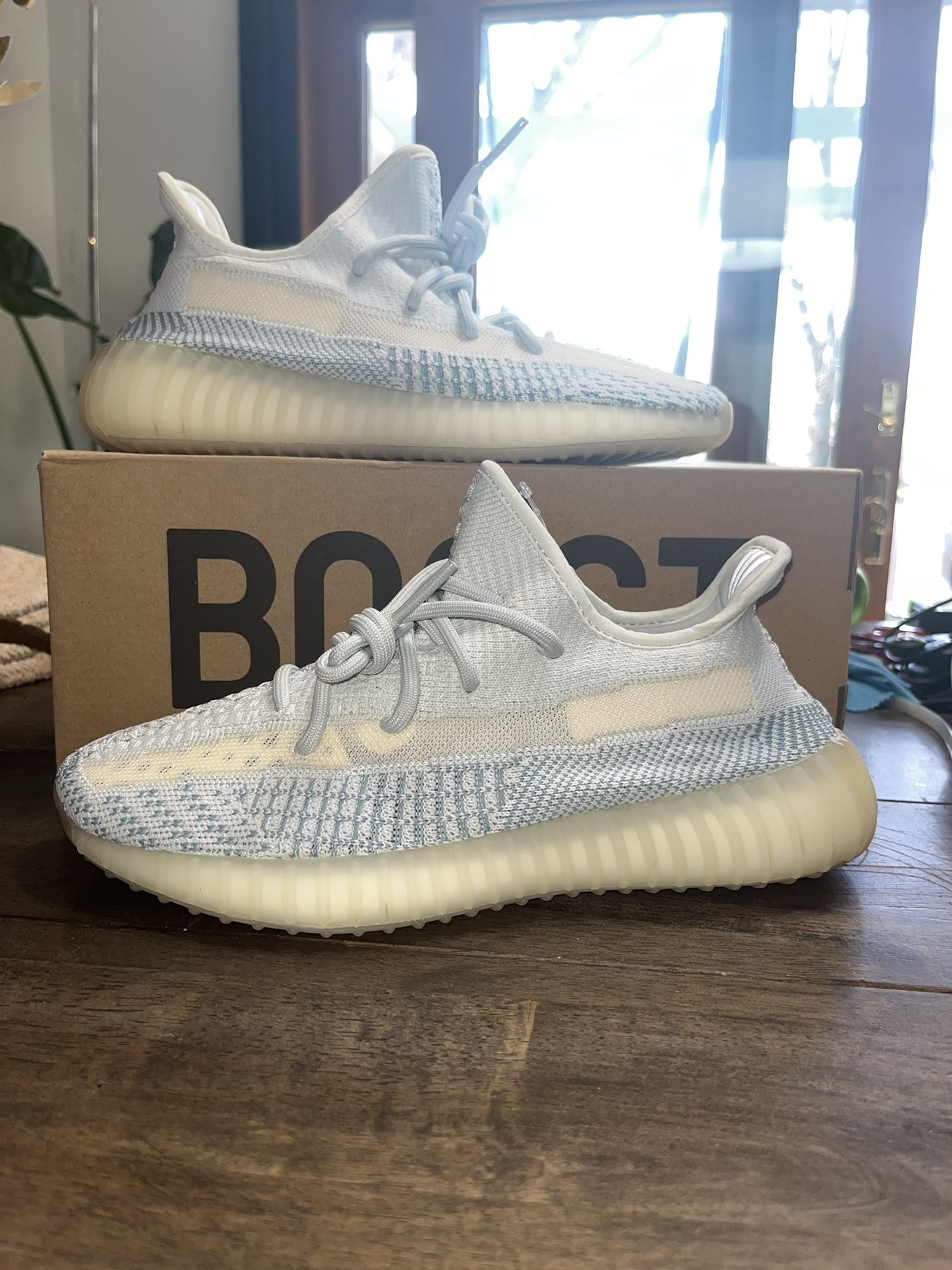 New Yeezy 350 Cloud Non Reflective Size 7