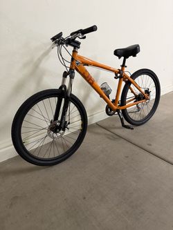 Diamondback  Orange Mountain Bike with Disc Brakes
