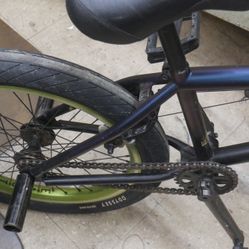 KINK BMX SWITCH TRICK  BIKE ODYSSEY BREAKS EASTERN RIMS PRE OWNED. FROM THE FLOOR TO THE SEAT POST 22 INCHES . ODYSSEY TIRES. BIKE HAS SCRAPES SCUFFS 