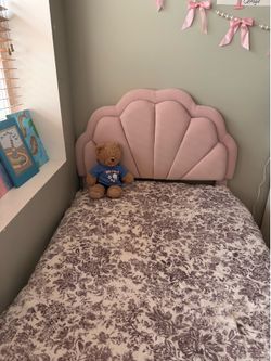 Bed for girls
