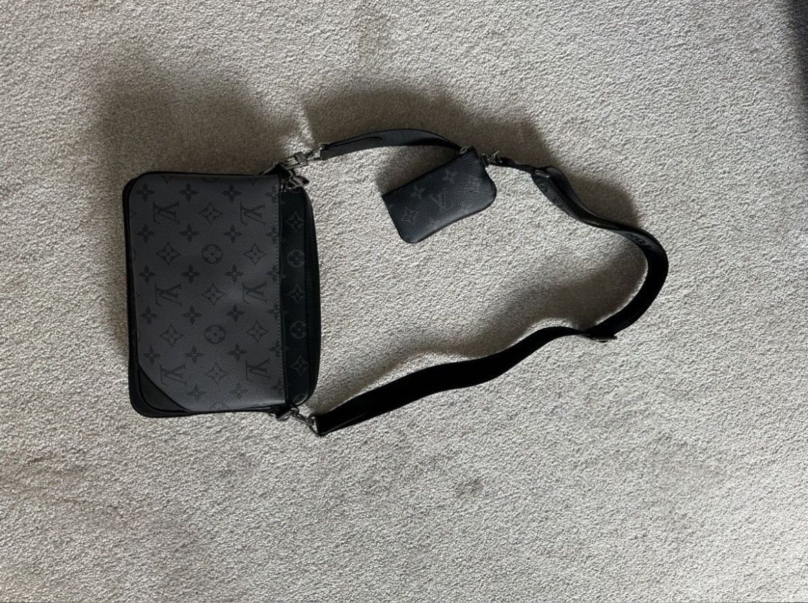 Louie Vuitton Trio Messenger Bag  