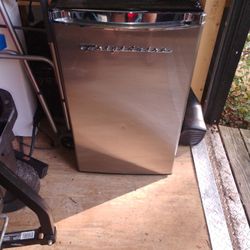 Frigidaire mini fridge