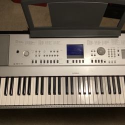 Yamaha DGX 640 Portable grand