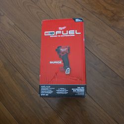 Milwaukee m18 fuel surge drill