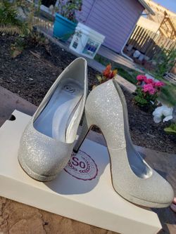 Silver Glitter Heels size 6/7