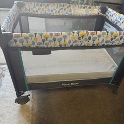 Free !! Unisex  Basic Portable Playard  for free I don’t need it for longer