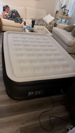 New Amazon basics inflatable queen mattress