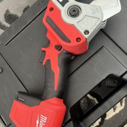 Milwaukee M12 12V Lithium-Ion Cordless PVC Pipe Shear