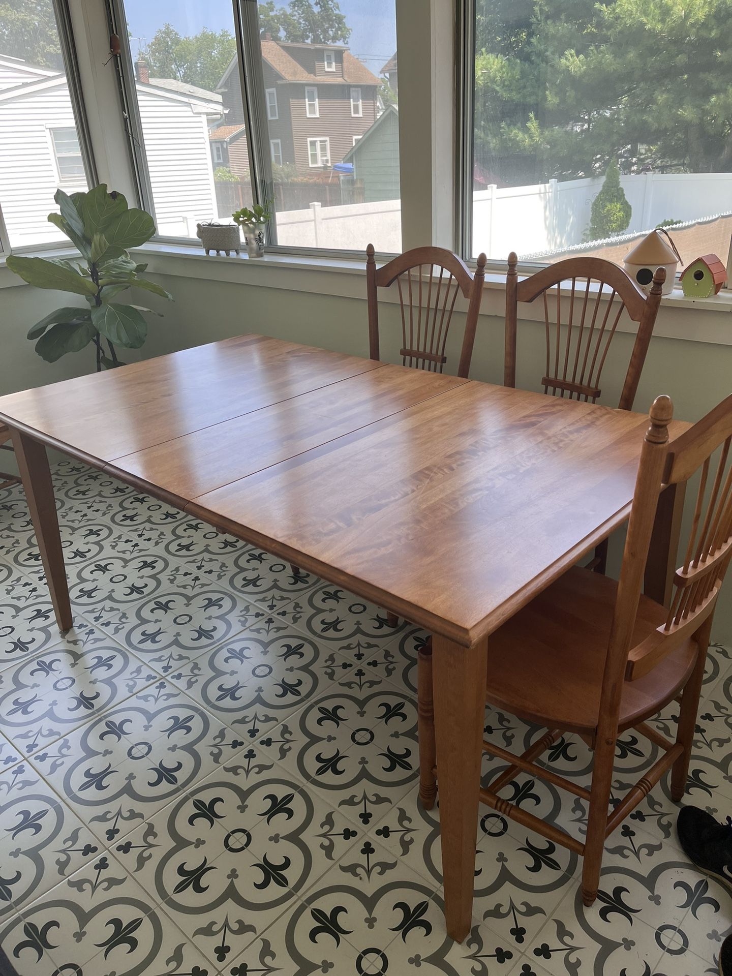 Bermex Dining Table W 4 Chairs