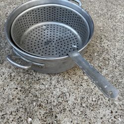 Large Aluminum Boiling Pot w/ Strainer Basket