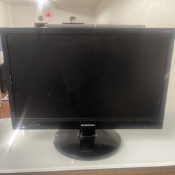 4 Monitors, 2 Keyboards, 2 Mouse