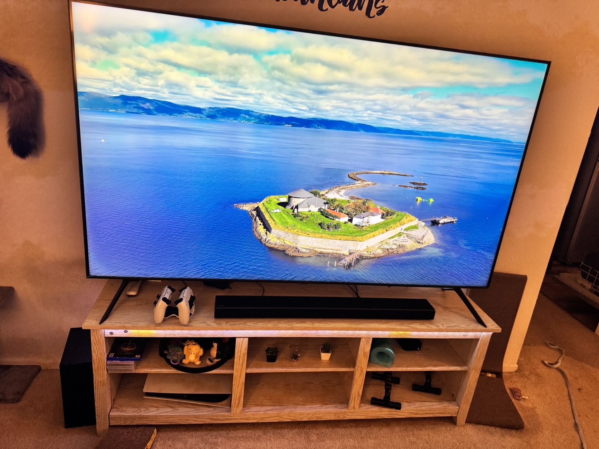 samsung 82" TV + Samsung 7.1ch sound bar