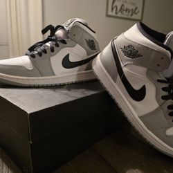 Air Jordan 1 Mid Lt Smoke Grey