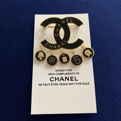 CC BROOCH 