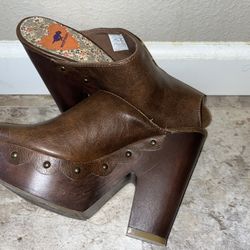 Ladies Size 8 Rocket Dog Heels