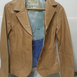 BEIGE LEATHER JACKET SIZE SMALL
