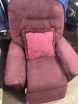 Recliner chair with pillow 
