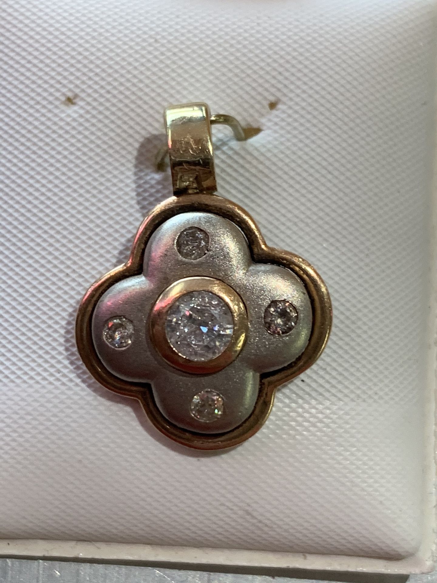 14k solid small clover leaf pendant