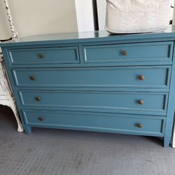 Free Furniture!!! Come Get It :) 