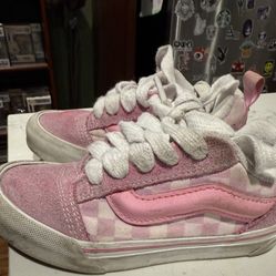 Converse, puffy 3D, pink and white youth size 12 like a new Beautiful Shoes