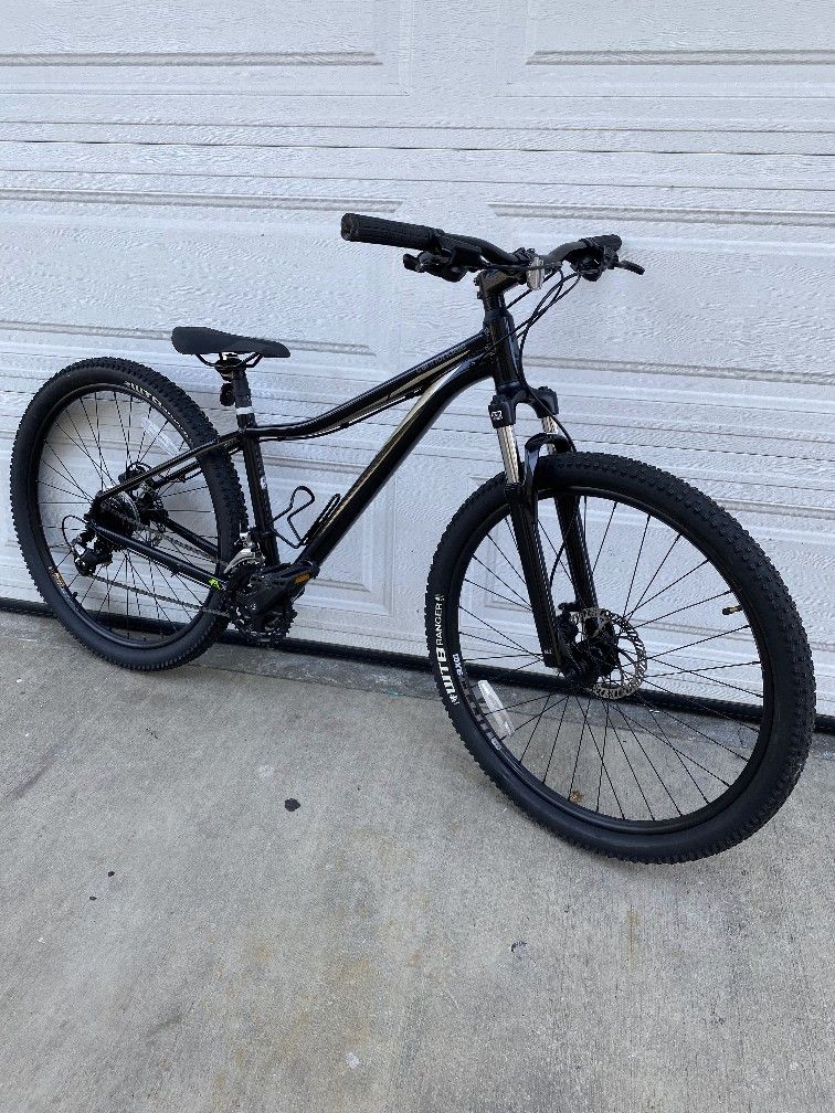 Cannondale Mountain Bike Size Adult Small Wheels 27.5 Multiple Speeds Hydraulic Disc Brakes