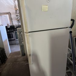 GE Refrigerator 
