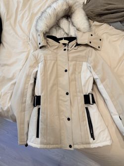 Woman’s Snow Jacket SIZE 4