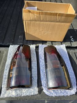 99-2005 GMC Sierra Smoked Taillights