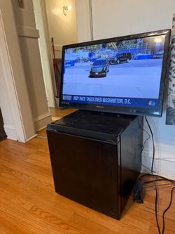 Emerson Flat Screen LED TV 32 in