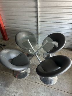 Modern Glass Table & 4x Padded Chairs