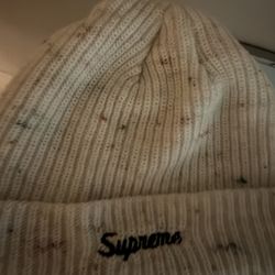 SUPREME BEANIE • IVORY