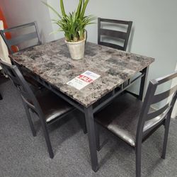 DINING TABLE WITH 4 CHAIRS BRAND NEW 