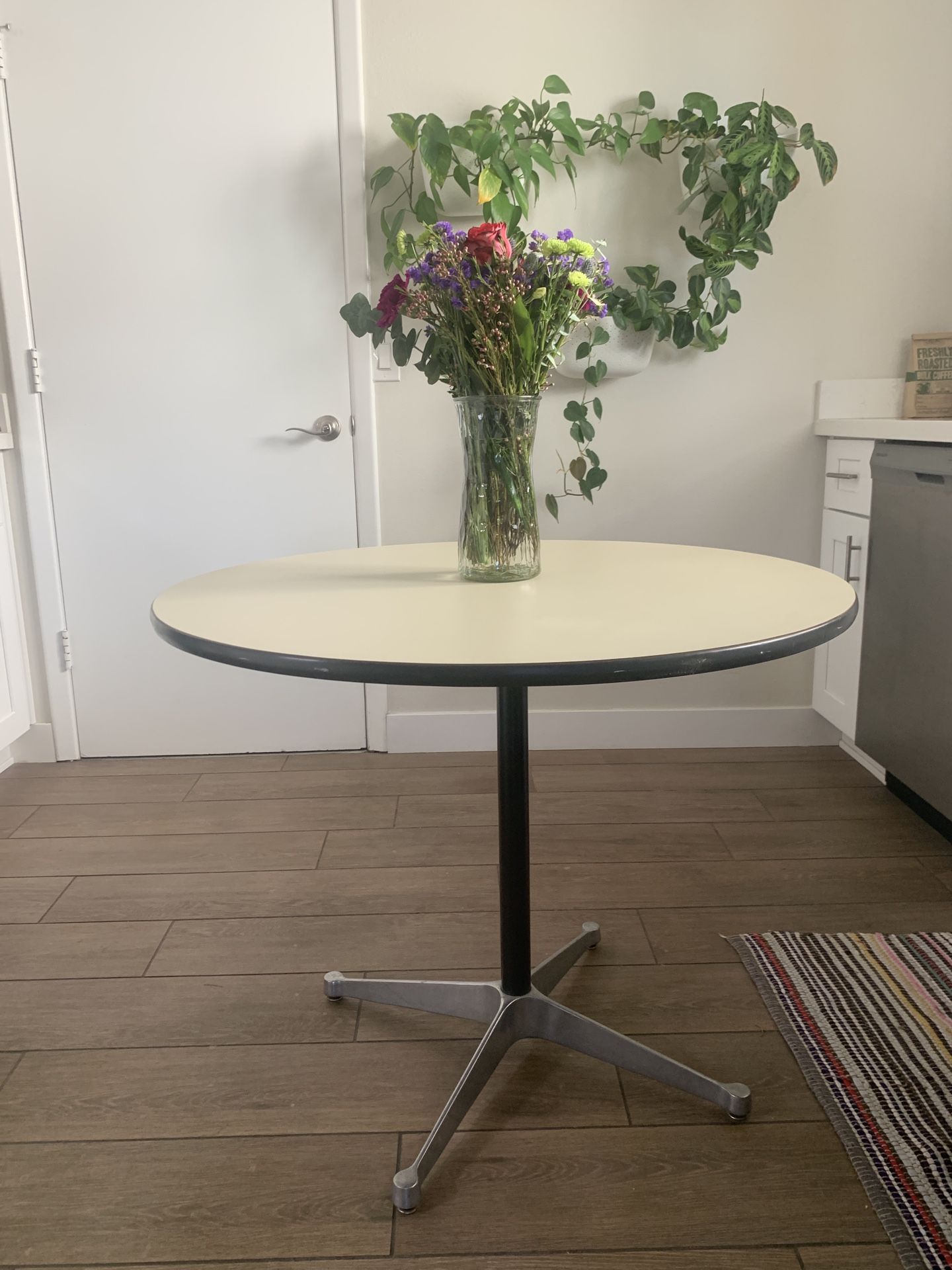 Herman Miller Round Table Furniture