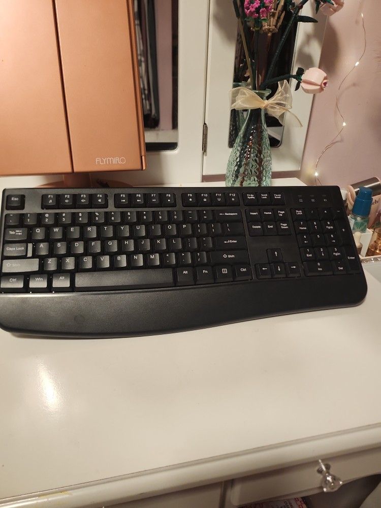 Wireless Keyboard with legs