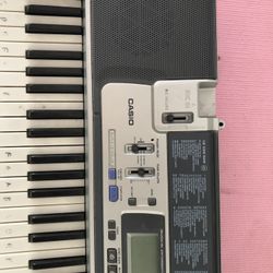 Beginner Keyboard With Lights 20 Dollars 